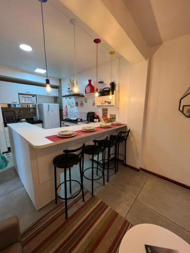 Η κουζίνα ή μικρή κουζίνα στο APÊ 102, 2 QUARTOS, TÉRREO | WI-FI 600MB | RESIDENCIAL JC, um lugar para ficar.