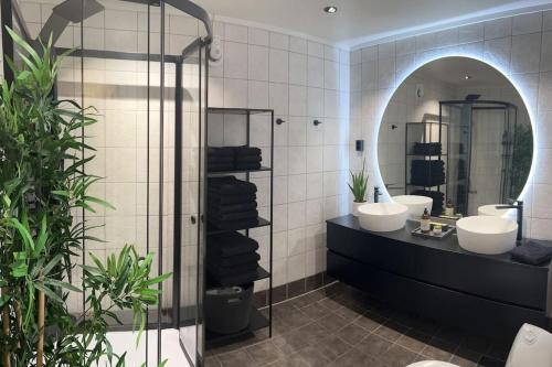 a bathroom with two sinks and a mirror at Aurora apartment in Tromsø in Tromsø