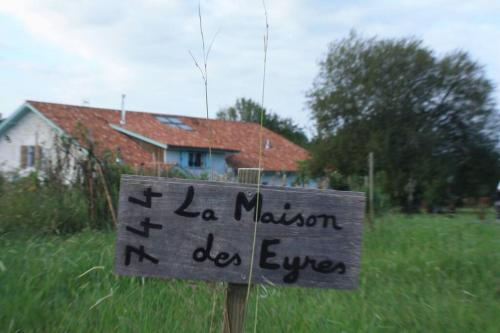 Un signe qui dit que la malcolm n'est jamais dans l'établissement La Maison des Eyres - Gîte Le Fadet, à Pey