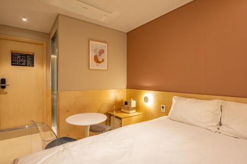 a hotel room with a bed and a table at Hithere City Myeongdong in Seoul