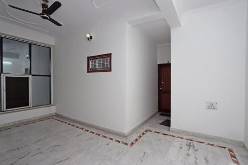 Narendranagar şehrindeki Super OYO The Holiday Homes tesisine ait fotoğraf galerisinden bir görsel