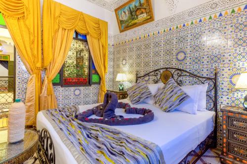 a bedroom with two children sitting on a bed at Riad La Porte d'Or & SPA in Marrakech