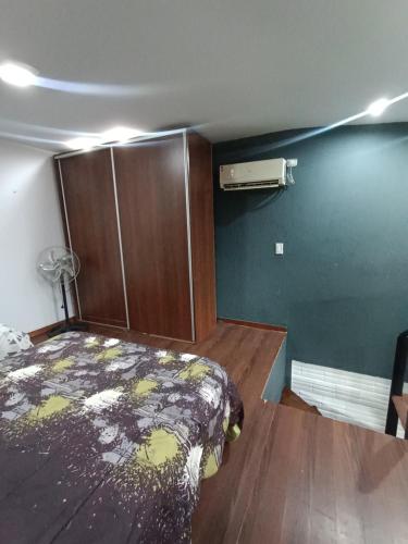 a bedroom with a bed in a room with a fan at Alquilo duplex temporario in Posadas
