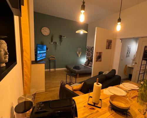 Charmant appartement climatisé aux pieds de la cité