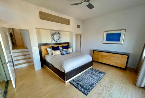 a bedroom with a bed and a dresser at Mod2bd2ba ShowstoprViews. BBQ. Garage. in San Pedro