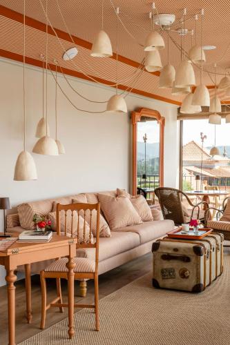 a living room with a couch and a table at Solar de Vila Meã in Barcelos