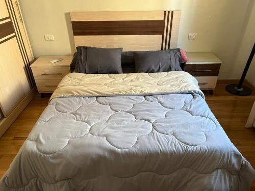 The Royal Apartment at New Cairo الشقة الملكية بالقاهره الجديدةにあるベッド