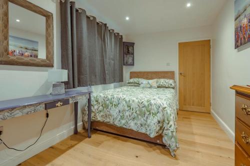 Una cama o camas en una habitación de Branlea - In the Heart of Ludlow
