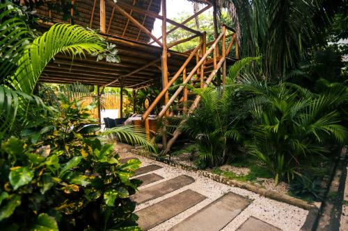 Imagen de la galería de Cabinas Playa Surf Hostel, en Santa Teresa Beach