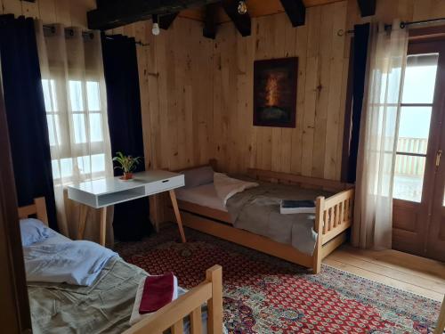 a bedroom with a bunk bed and a desk at Eco Lodge Taor in Taor