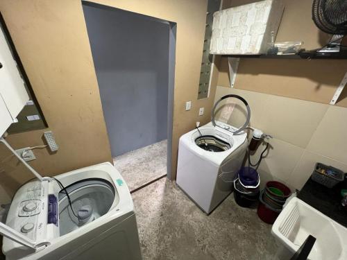 a laundry room with a washing machine and a sink at STUDIO 303 | WIFI 600MB | RESIDENCIAL JC, um lugar para ficar. in Belém