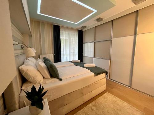 a bedroom with a large bed with a window at Ground Floor Park Bestern in Szeged