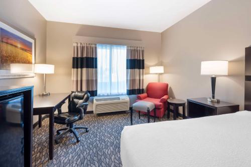 a hotel room with a bed and a desk and chair at Best Western Wheatland Inn in Colfax