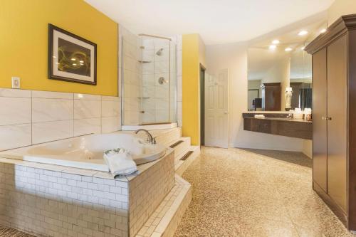 a large bathroom with a tub and a sink at Best Western West Monroe Inn in West Monroe