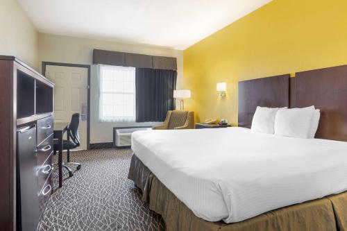 TV o dispositivi per l'intrattenimento presso Best Western West Monroe Inn