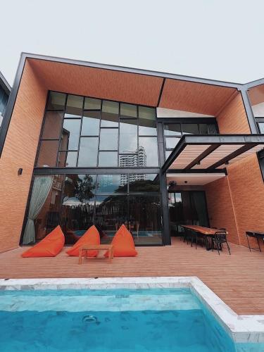 Bazén v ubytování Dojo poolvilla beach resort - private beach villa- nebo v jeho okolí