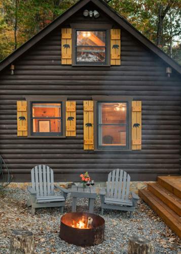 Log Cabin with Mountain View and Privacy – Photos 3
