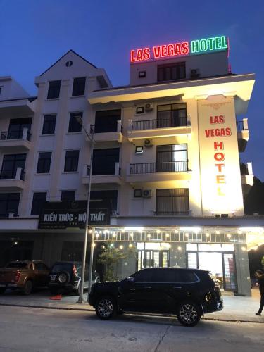 a black limousine parked in front of a hotel at LAS VEGAS HOTEL in Quang Ninh
