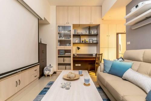a living room with a couch and a flat screen tv at New Building 2B1bLK Workspace Taipei Main Station • 新大樓 台北車站 2房1衛 客廳廚房 工作空間 in Taipei