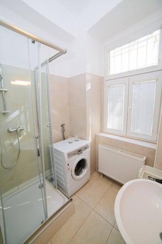 Modern Apartment near City Center 1BR