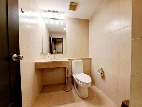 a bathroom with a toilet and a sink and a mirror at 7B-Short-term rental allowed-5BRs Downtown Bangkok in Makkasan