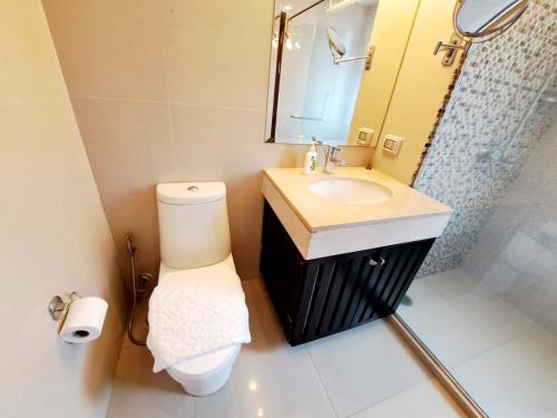 a bathroom with a toilet and a sink and a shower at 7B-Short-term rental allowed-5BRs Downtown Bangkok in Makkasan