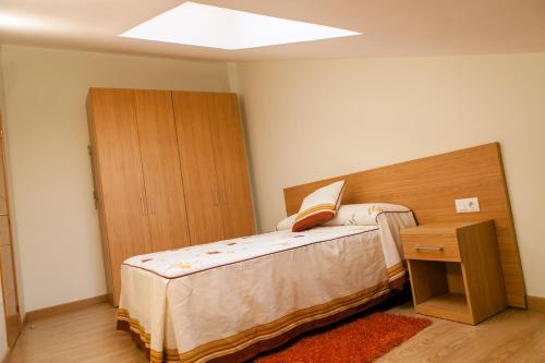 Tempat tidur dalam kamar di El Balcon de Roda