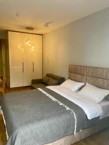 Postel nebo postele na pokoji v ubytování new gudauri redko apartment twins