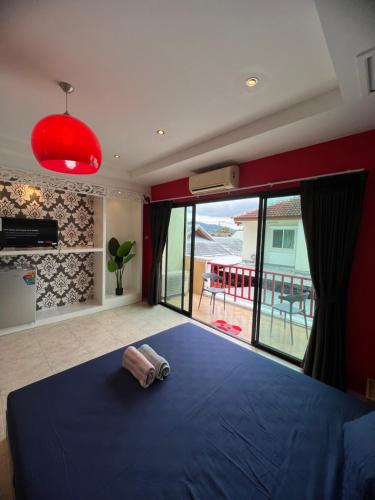Ένα ή περισσότερα κρεβάτια σε δωμάτιο στο Petunya Phuket Guest House