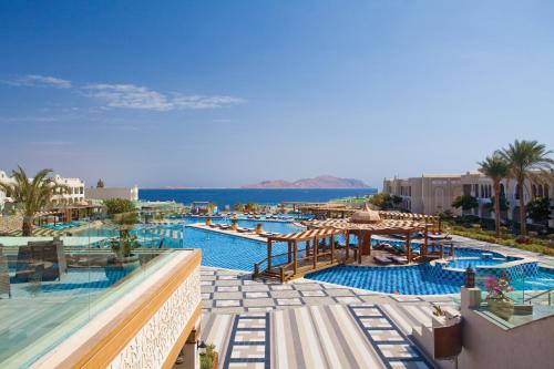 Sunrise Arabian Beach Resort — Swimming pool