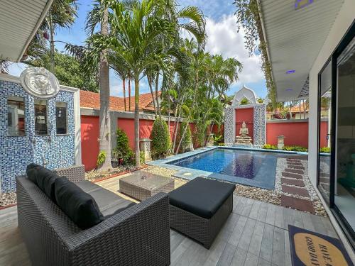 a house with a swimming pool in a yard at VIEW TALAY VILLAs POOL 291, JOMTIEN BEACH, PATTAYA in Jomtien Beach