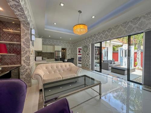 a living room with a couch and a table at VIEW TALAY VILLAs POOL 291, JOMTIEN BEACH, PATTAYA in Jomtien Beach