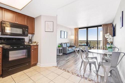 Η κουζίνα ή μικρή κουζίνα στο WINTER RATES! Upscale Oceanview 1Br Dog Friendly! 1104