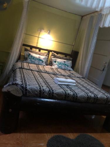 Un pat sau paturi într-o cameră la The apartment house