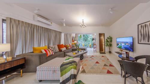 Zona de estar de Villa Belle Vue- 4BHK Private Pool & Party Hall By StayMonkey