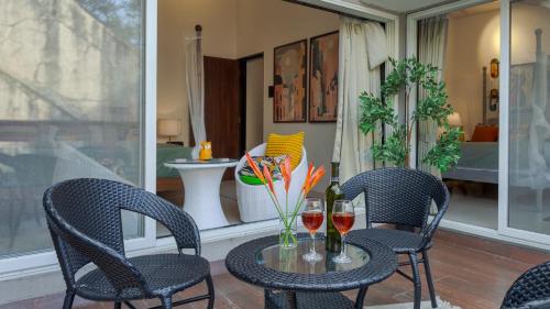 Bebidas en Villa Belle Vue- 4BHK Private Pool & Party Hall By StayMonkey
