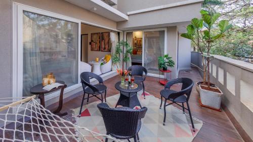 Zona de estar de Villa Belle Vue- 4BHK Private Pool & Party Hall By StayMonkey