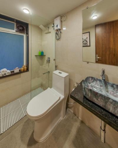 Un baño de Villa Belle Vue- 4BHK Private Pool & Party Hall By StayMonkey