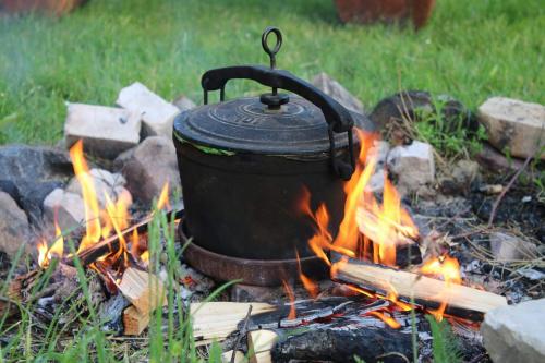 a pot sitting on top of a camp fire at Agroturystyka Kocioł Duży in Pisz