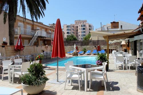 Bazén v ubytování Hotel Raxa nebo v jeho okolí