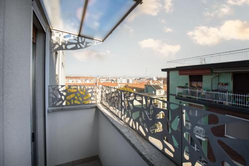 [Navigli - Duomo] Magnificent View of the Skyline