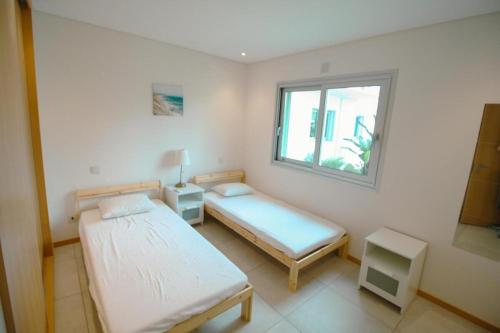 2 Bed apartment with Roof Top Pool, close to Falesia Beach AT10