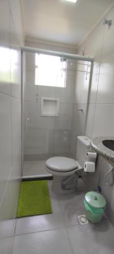 Bilik mandi di Guest House Renascer K&W