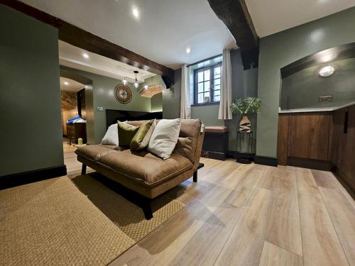 Pass the Keys High Spec City Centre Apartment with Parking