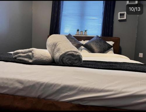 Ένα ή περισσότερα κρεβάτια σε δωμάτιο στο Charming 3-Bed House in Gloucester
