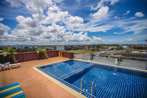 Bazén v ubytování CK Resort Pattaya nebo v jeho okolí