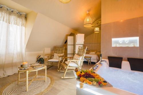 Welcome to Coachella / Jacuzzi