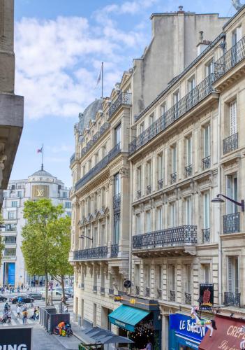 Luxueux 200m2 5CH Champs Elysées à 1min Perle Rare
