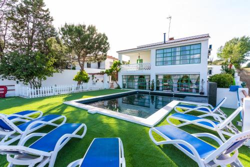 Πισίνα στο ή κοντά στο Villas en Toledo