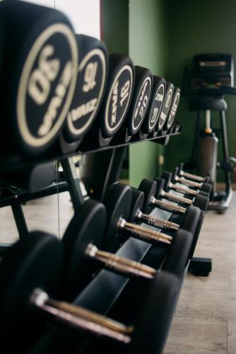 a row of black dumbbells in a gym at Hotel Aquarius Restaurant Wellness Spa in Ciechocinek